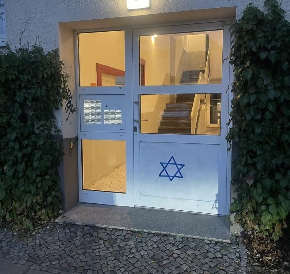 Davidstern auf einer HaustÃ¼r in Berlin Prenzlauer Berg