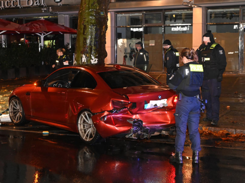Autofahrer brettert über Berliner Ku’damm – nach Crash lässt er Beifahrerin zurück