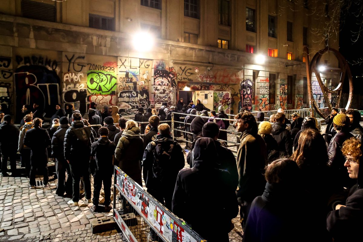 Das Anstehen für eine Nacht im Berghain will gelernt sein!