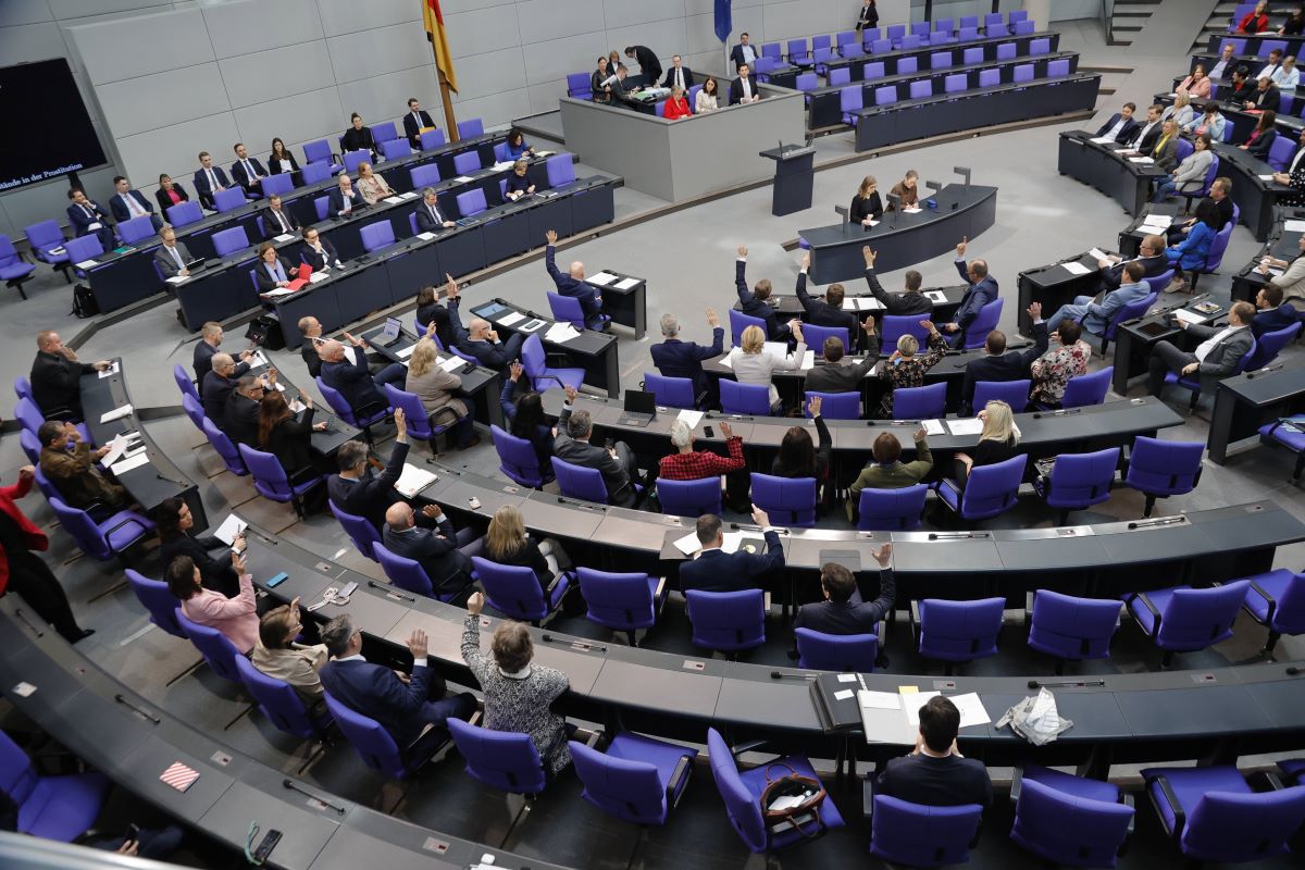 Eine UniversitÃ¤t nahm die Politiker-Reden im Bundestag unter die Lupe.