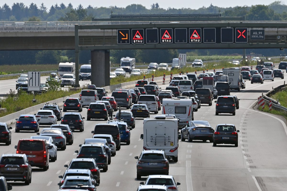 Verkehr: Wer diese Stau-Regel missachtet, riskiert ein saftiges Bußgeld.