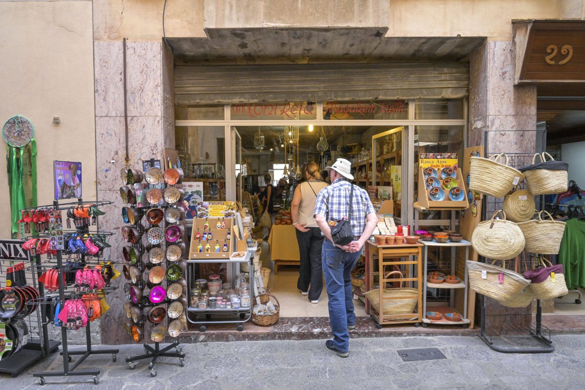 Wer Souvenirs aus dem Urlaub in Italien, Spanien und woanders macht, sollte bei Souvenirs aufpassen. (Symbolfoto)