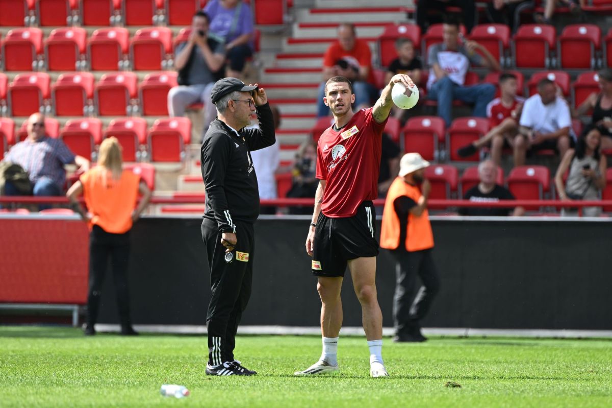 Robin Gosens (r) und Coach Urs Fischer