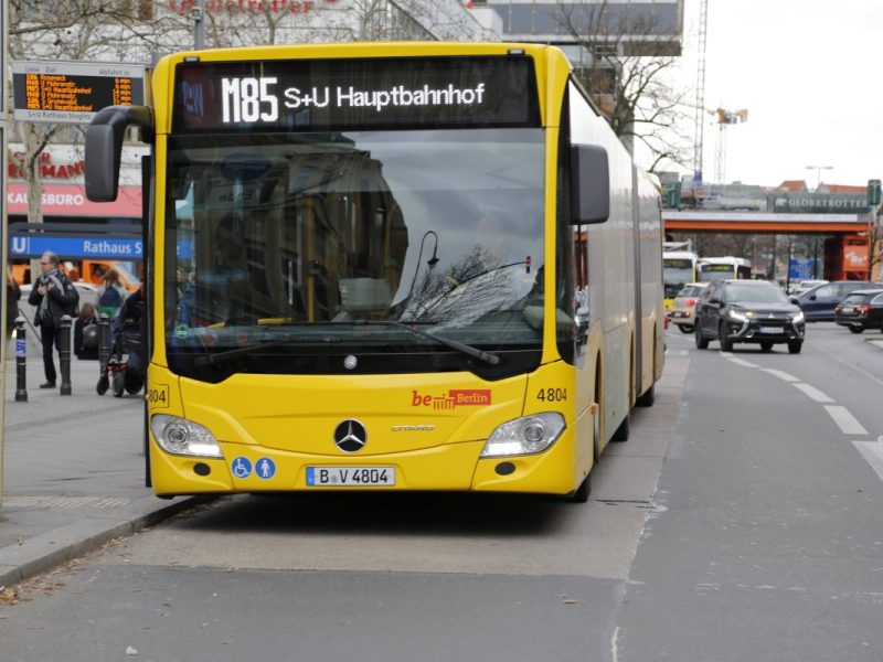 Ein Bus der BVG in Richtung Hauptbahnhof