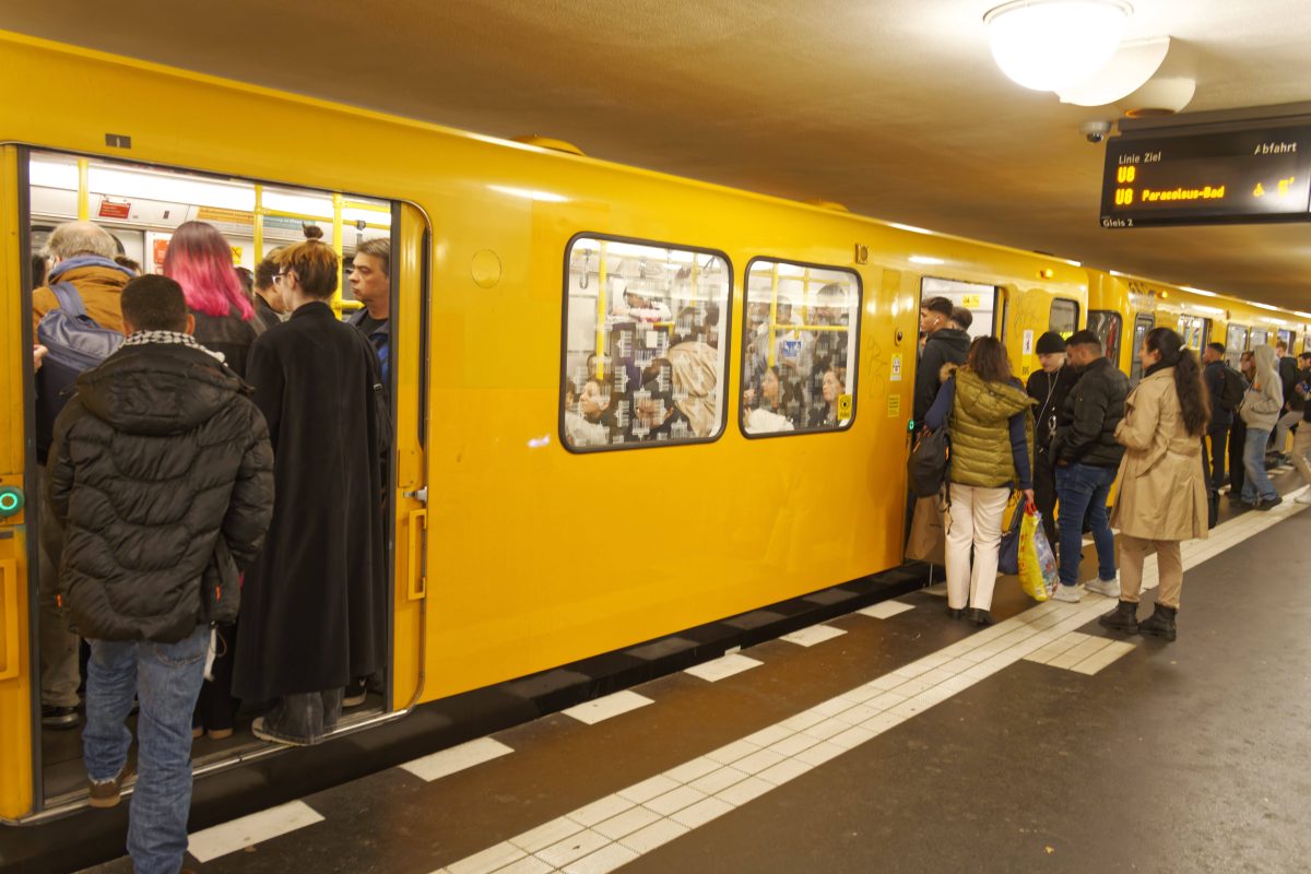 U-Bahn Berlin am Hermannplatz in Neukölln