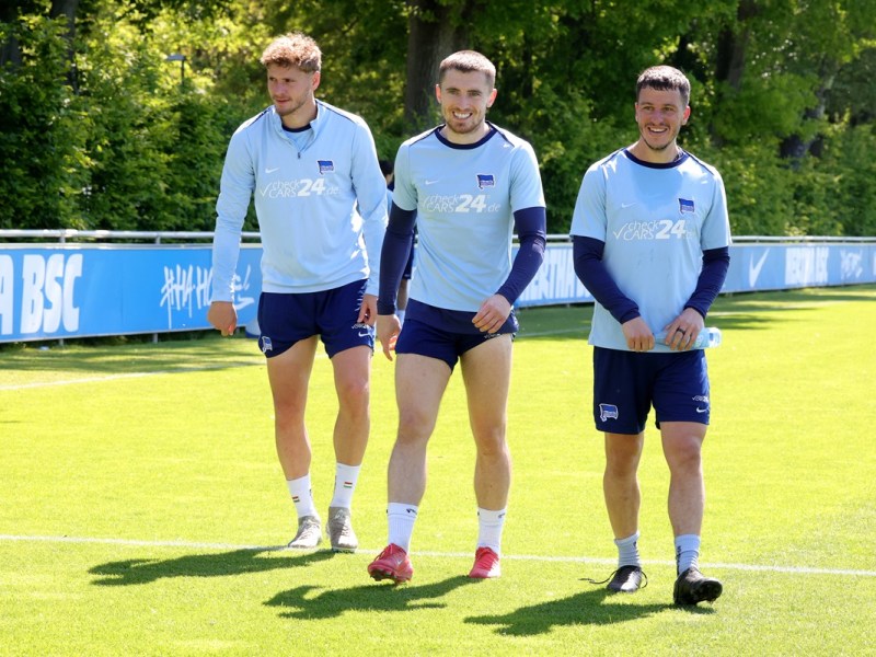 Drei Spieler von Hertha BSC beim Training.