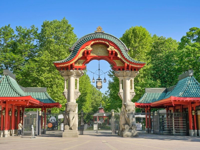 Das Eingangsportal des Zoos Berlin.