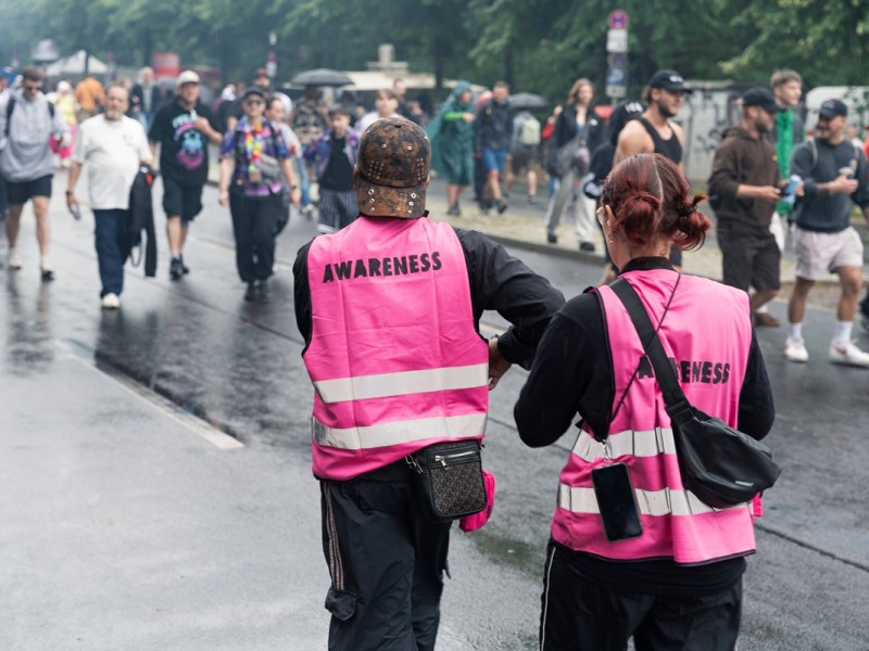 Zwei Mitglieder des Awareness-Teams bei 