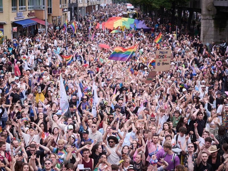 CSD und Citynight-Run legen Verkehr im Zentrum Berlins teils lahm – hier gibt es kein Vorankommen