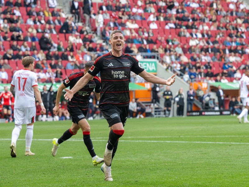 Andrej Ilic von Union Berlin jubelt.