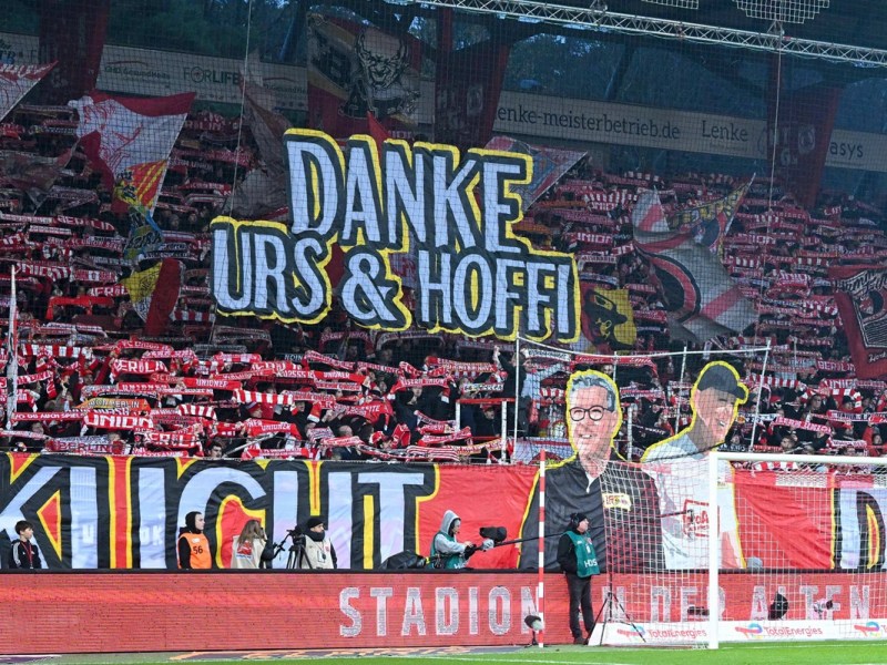 Die Fans von Union Berlin verabschieden Urs Fischer.